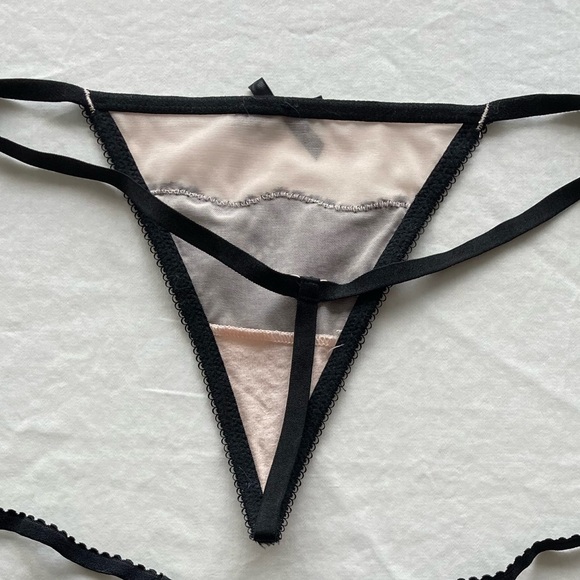 VS Lace Bustier in Black/Nude Lace 32B, Lace Thong XS, Strappy Back Panty XS - Picture 7 of 8